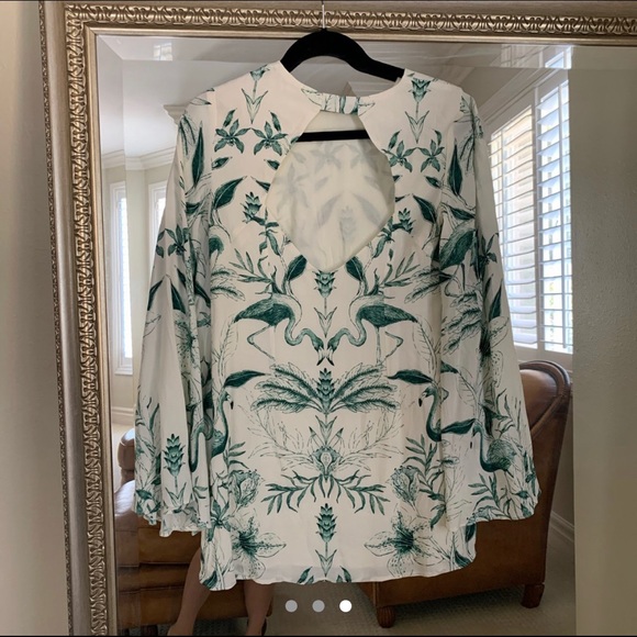 Kimchi Blue bell sleeve dress - Picture 2 of 2